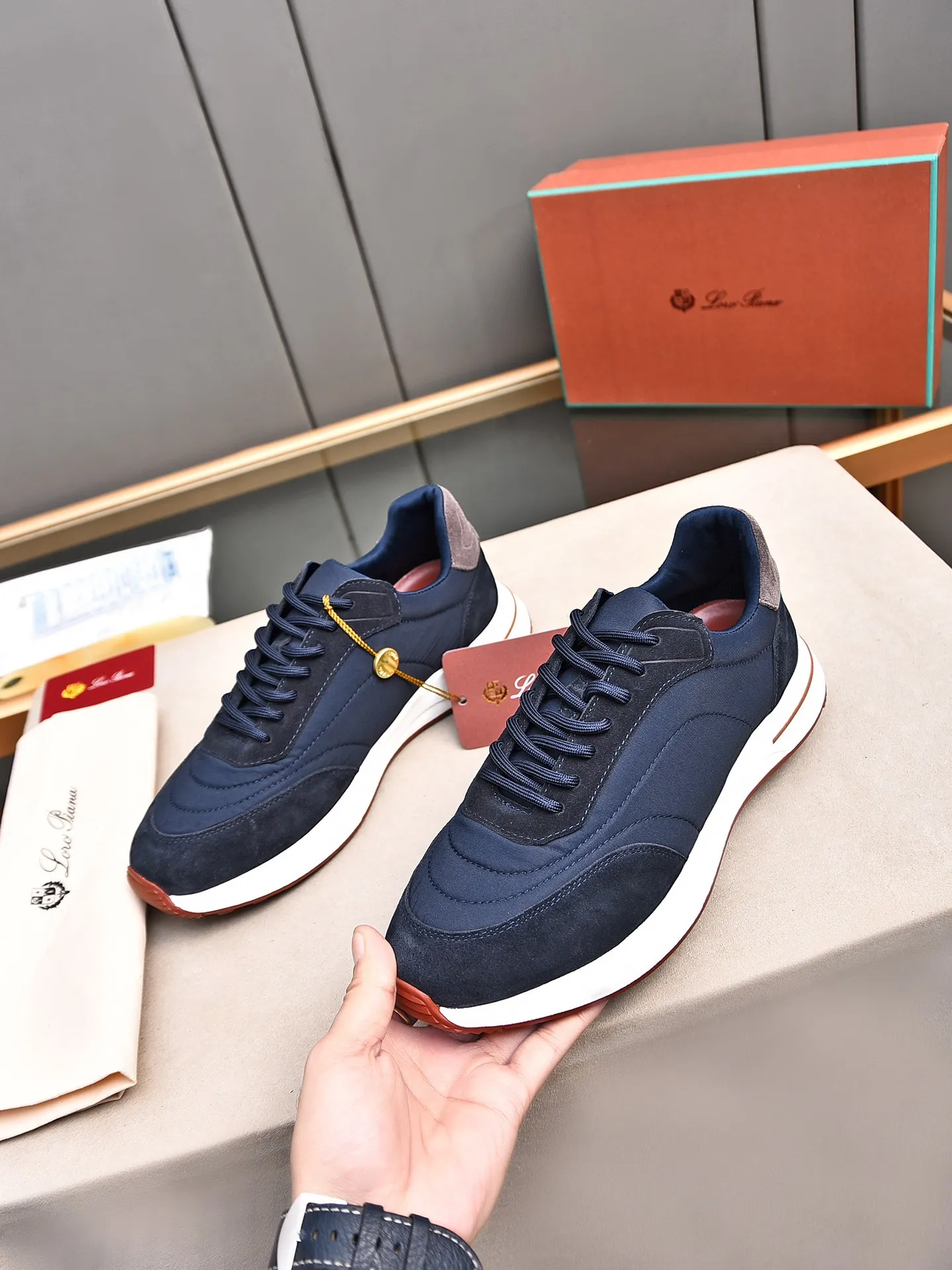 Men's shoes 💰460 LP new product on sale Loro Piana sports shoes｜Made with top-layer frosted and imported waterproof fabrics｜Comprehensive one-to-one restoration of the counter process｜Installed with original molded rubber three-color combination craft outsole｜Size: 39-44 (customized at 45.46)